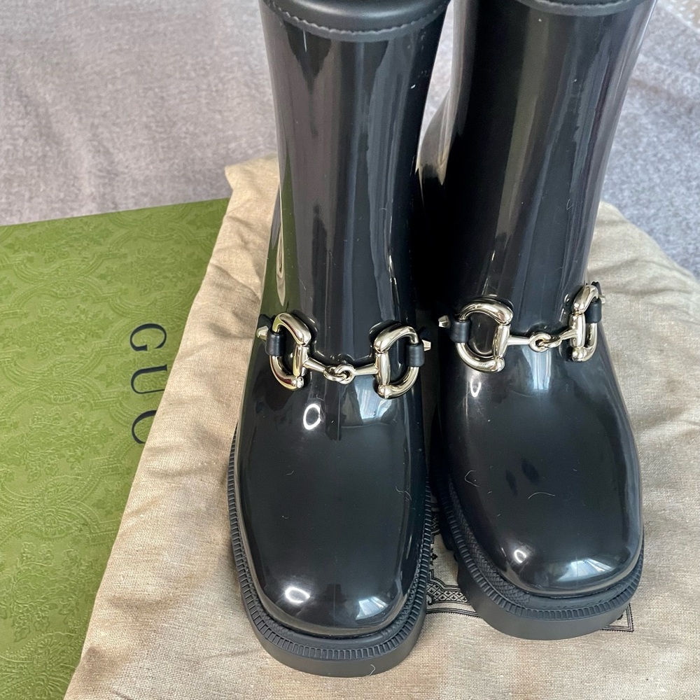 NWT! Gucci ankle rain boots with horsebit bright pink color with soft lining